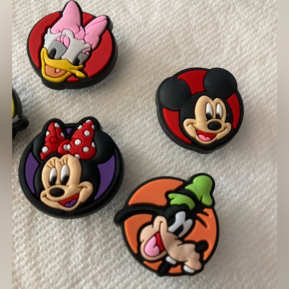 DISNEY CROCS CHARMS ⭐️⭐️ - Picture 3 of 4